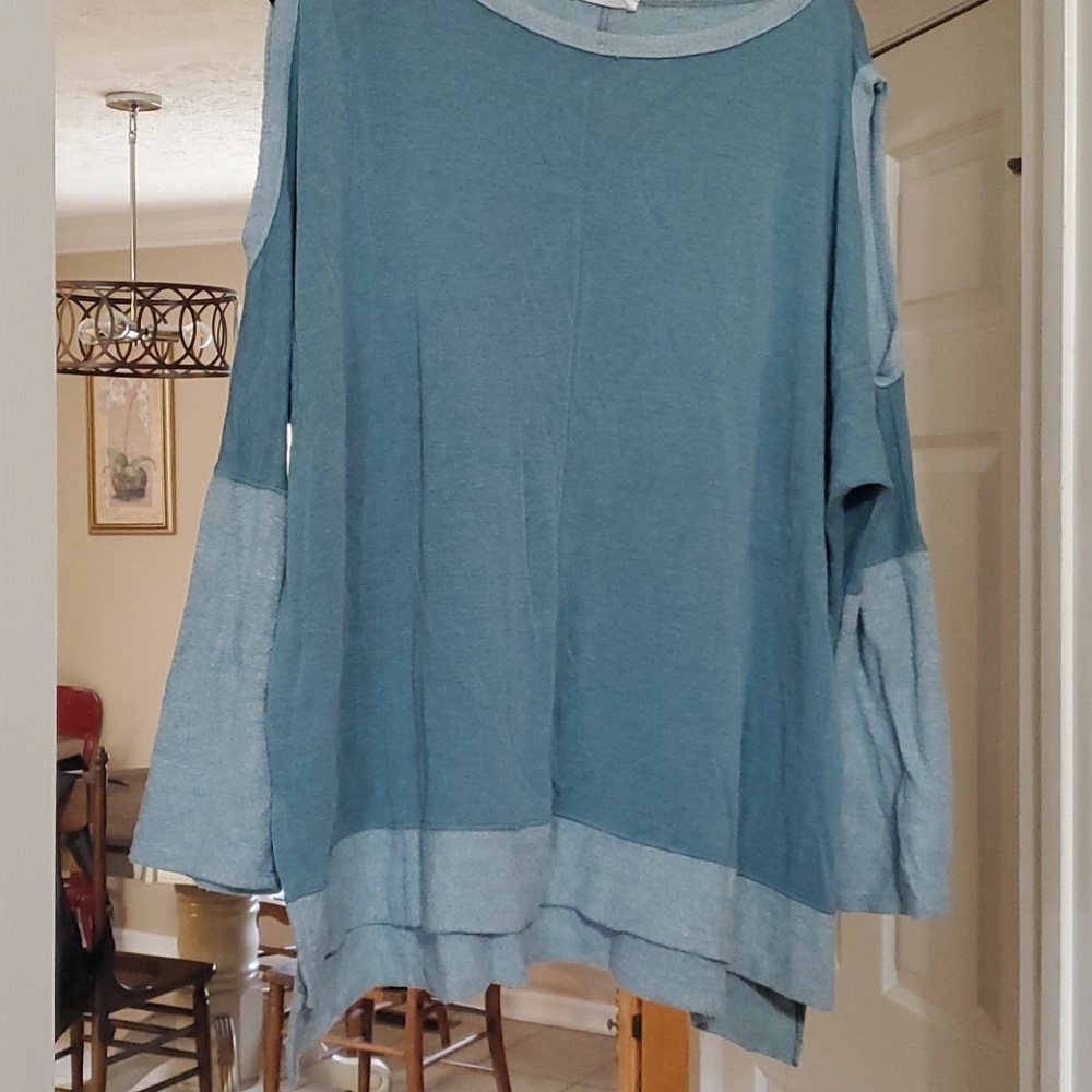 Again Cold Shoulder Top